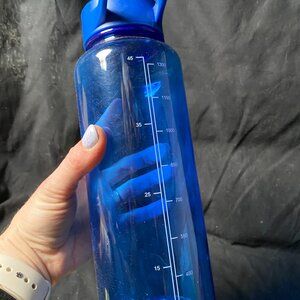 Blue Plastic Water Bottle Flip Top Lid 45oz 1300 ml Simply Modern, Very Good